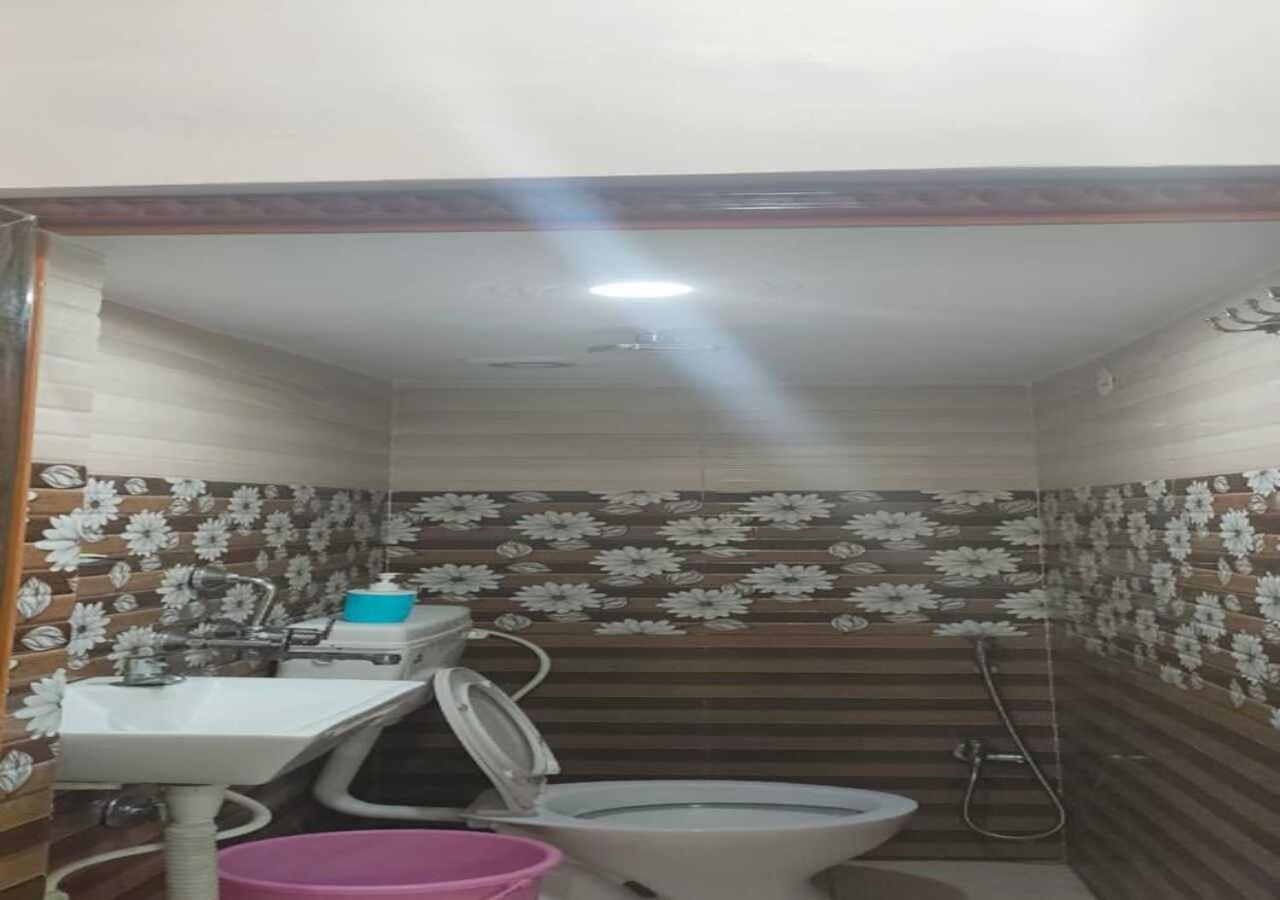 Vachi Hotel *